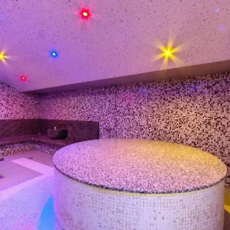 Lux Belvedere Holiday *